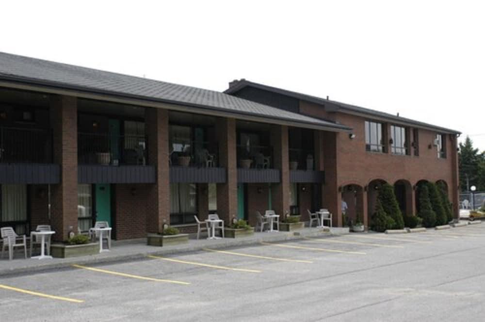 Du Chevalier Motel 2*